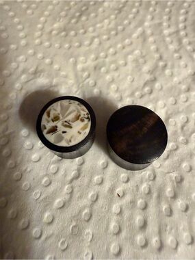 Women’s Horn with Stone Inlay Plugs New without tags